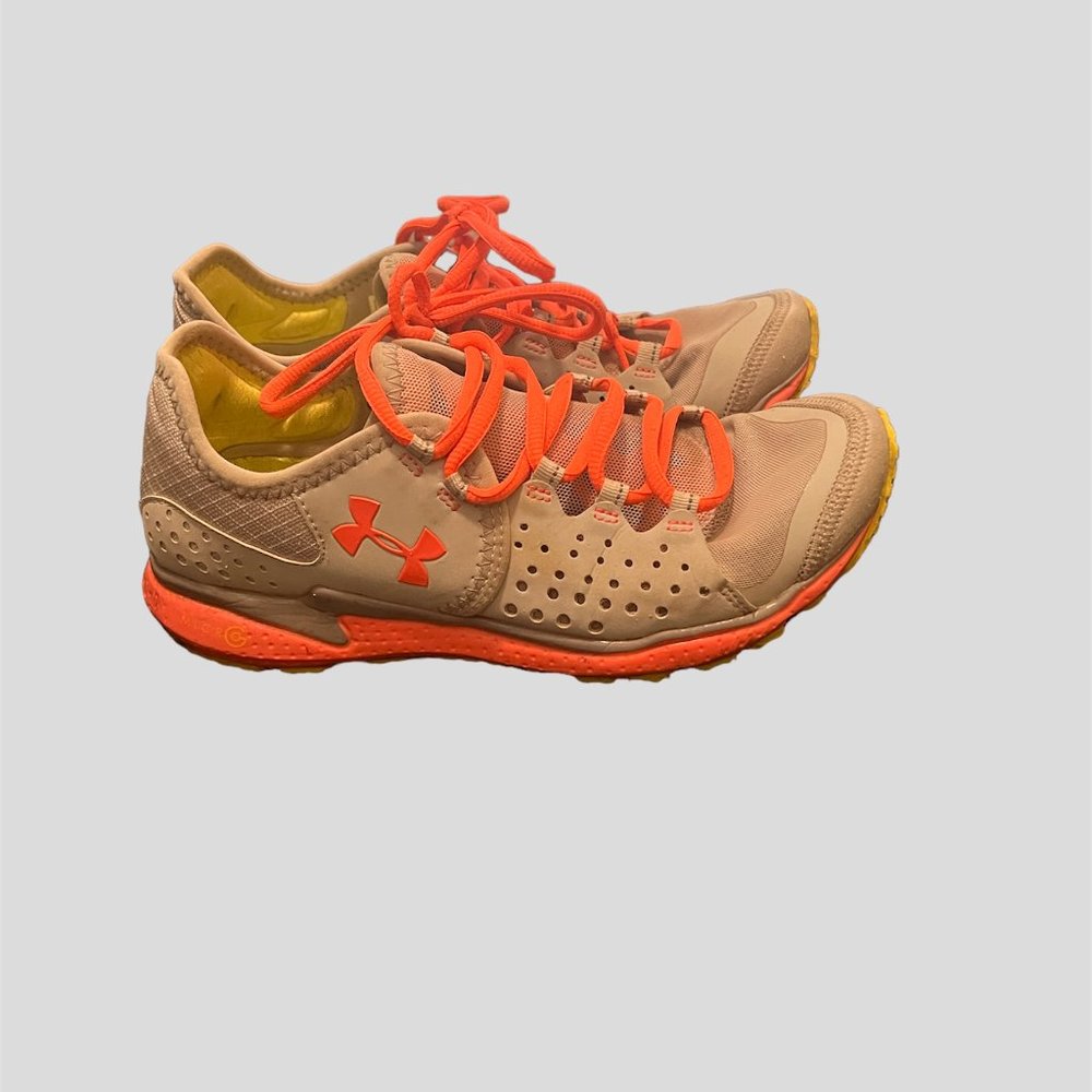 Under Armour size 6 running sneakers